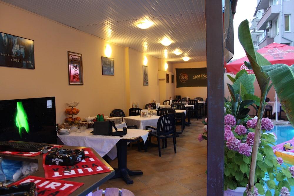 Italia Hotel Νεσέμπαρ Εξωτερικό φωτογραφία