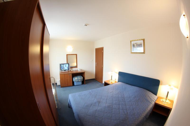 Italia Hotel Νεσέμπαρ Εξωτερικό φωτογραφία