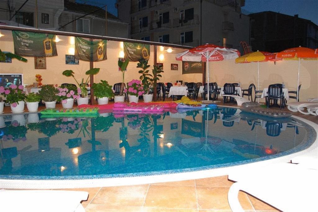 Italia Hotel Νεσέμπαρ Εξωτερικό φωτογραφία
