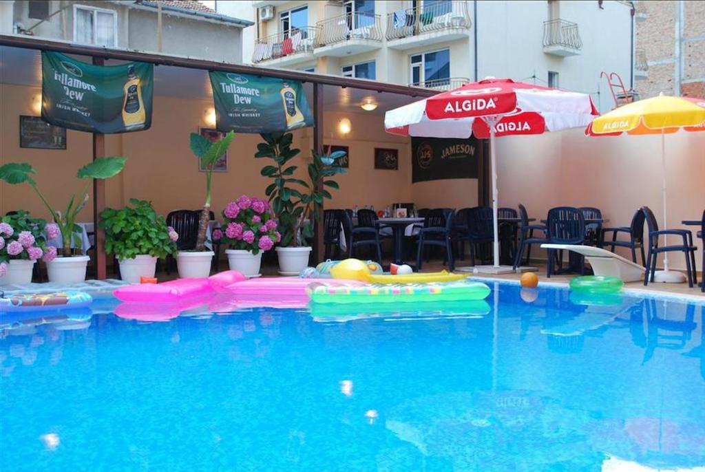 Italia Hotel Νεσέμπαρ Εξωτερικό φωτογραφία